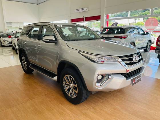 TOYOTA HILUX SW4 2.8 SRX 4X4 16V TURBO INTERCOOLER DIESEL 4P AUTOMÁTICO